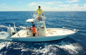 bay boat fueraborda / con consola central / con fly / de pesca deportiva