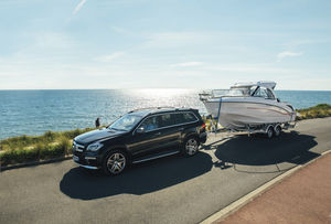 cabin-cruiser fueraborda / con caseta de timón / con 2 literas