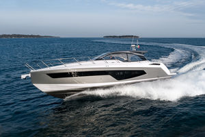 yate a motor de crucero / con hard-top / IPS / PRV