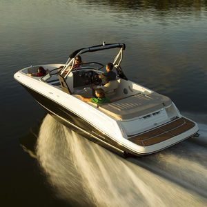 runabout stern-drive / fueraborda / con doble consola / bow-rider