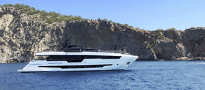 superyate de crucero / con fly / PRV / de desplazamiento