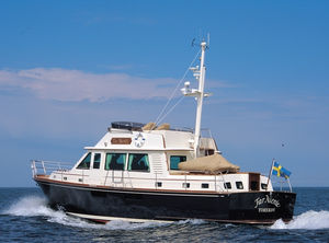 barco cabinado intraborda / clásico