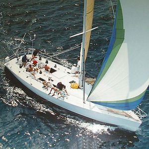 monocasco / de regata y crucero / con 2 camarotes / con bauprés
