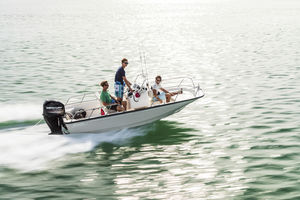barco open fueraborda / con consola central / de pesca deportiva / 6 personas máx.