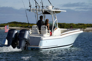 barco open fueraborda / bimotor / con consola central / de pesca deportiva