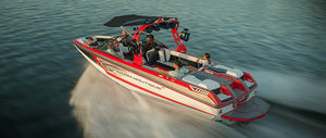 runabout intraborda / bow-rider / de esquí acuático / 17 personas máx.