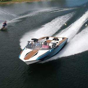 runabout intraborda / con doble consola / de esquí acuático / 7 personas máx.