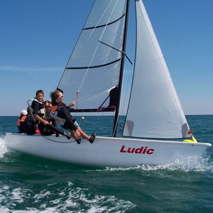 vela ligera múltiple / de recreo / para escuela / spinnaker asimétrico