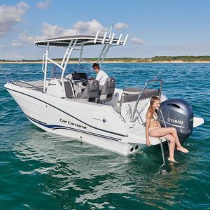 barco open fueraborda / con consola central / open / de pesca deportiva