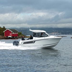 day-cruiser fueraborda / con cockpit cerrado / con hard-top / de pesca deportiva