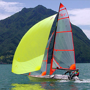 vela ligera doble / de regata / skiff / spinnaker asimétrico