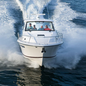 barco cabinado fueraborda / bimotor / con hard-top / offshore