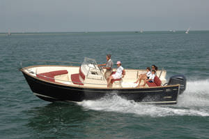 barco open fueraborda / casco de planeo / con consola central / open