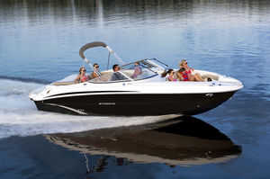 deck-boat intraborda / de wakeboard / 12 personas máx.