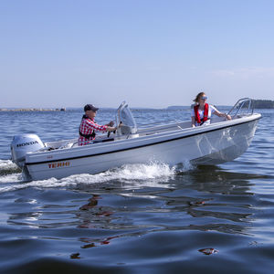 barco open fueraborda / con consola central / open / de pesca deportiva