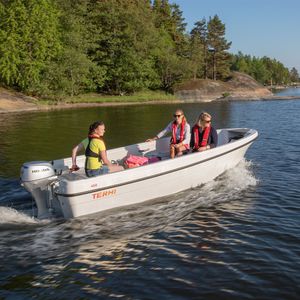 bote fueraborda / open / de pesca deportiva / 5 personas máx.