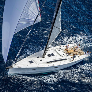 monocasco / de regata y crucero / con popa abierta / con 3 camarotes