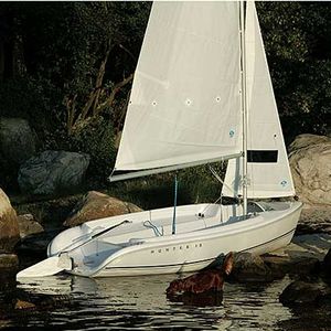 monocasco / daysailer / de fibra de vidrio / con quilla retráctil
