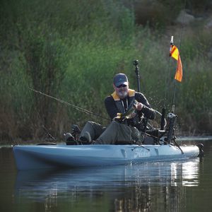 kayak sit-on-top / rígido / de pesca / 1 plaza
