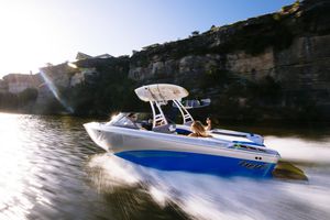 deck-boat intraborda / de wakeboard / 14 personas máx.