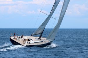 yate de vela de crucero / con deck saloon / con 5 camarotes / con doble rueda de timón