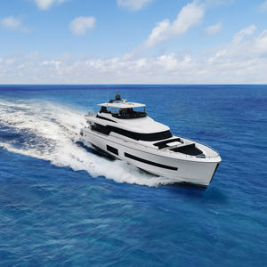 yate a motor de crucero / con fly
