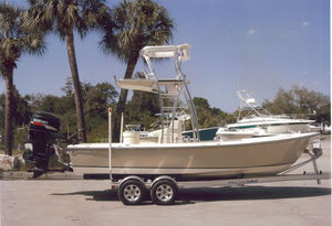 bay boat fueraborda / con fly / con consola central / de pesca deportiva