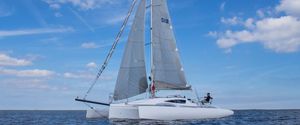 trimarán / de regata y crucero / con popa abierta / con 1 camarote