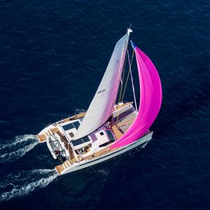 catamarán / de crucero / con popa abierta / con 3 camarotes