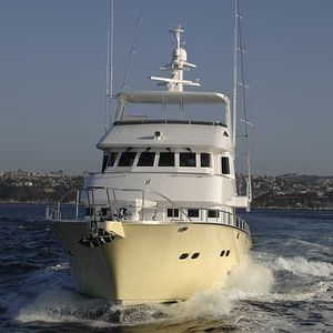 yate a motor para expedición / trawler / raised pilothouse / de fibra de vidrio