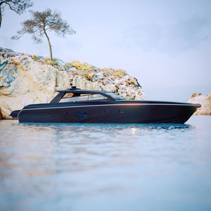 yate a motor de crucero / con hard-top / línea de eje / casco de planeo