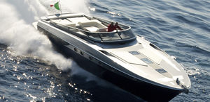 yate a motor de crucero / open / casco de planeo / con 2 o 3 camarotes