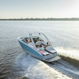 runabout intraborda / con doble consola / bow-rider / de esquí acuático