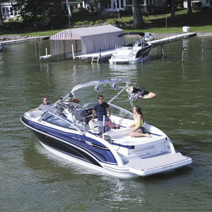 runabout intraborda / bow-rider / con doble consola / de wakeboard