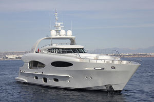 superyate de crucero / con fly / raised pilothouse / casco de planeo