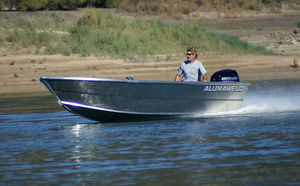 bote fueraborda / de pesca deportiva / de aluminio / 5 personas máx.