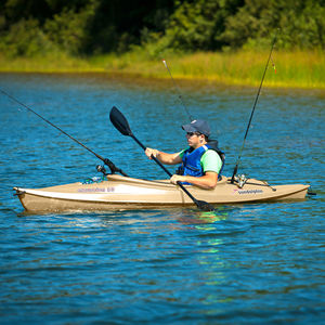 kayak cerrado / rígido / de pesca / 1 plaza
