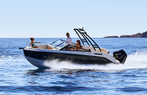 day-cruiser bow-rider / fueraborda / 7 personas máx.