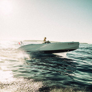 runabout intraborda / con doble consola / clásico / 9 personas máx.