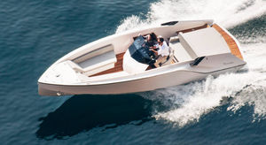 barco open intraborda / casco con peldaños / 6 personas máx. / con solárium