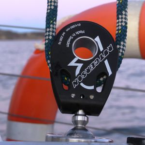 polea con rodamiento de rodillos / simple / con platino giratorio / para velero