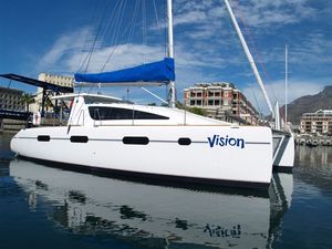catamarán / de chárter / con popa abierta / con 3 o 4 camarotes