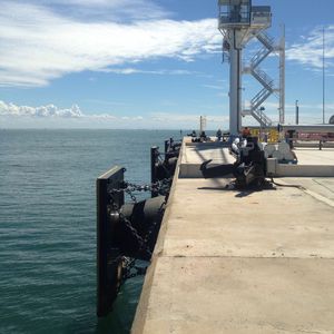 defensa para puerto / de muelle / cónica