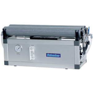 desalinizador para barco / por ósmosis inversa / de recuperación de energía / 12V