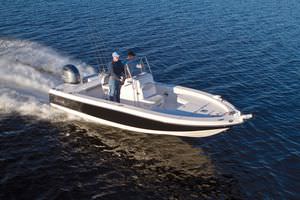 bay boat fueraborda / con consola central / de pesca deportiva / 8 personas máx.