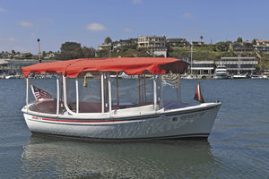 barco open eléctrico / con consola lateral / 5 personas máx.