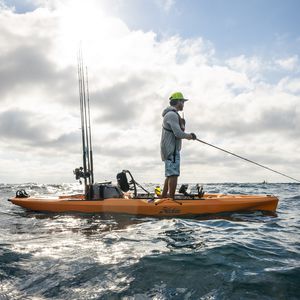 kayak sit-on-top / rígido / para expedición / de pesca