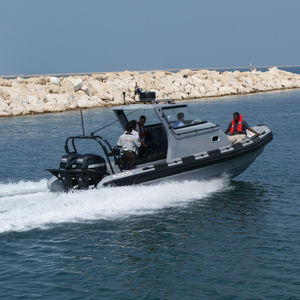 barco militar / fueraborda / embarcación neumática semirrígida