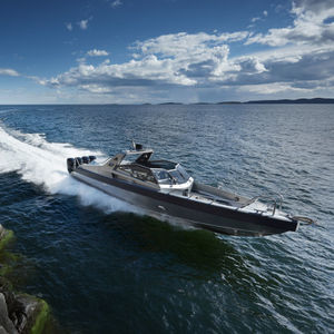 barco cabinado fueraborda / cuatrimotor / open / con doble consola