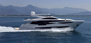 yate a motor de crucero / con fly / de desplazamiento / con 4 o 5 camarotes